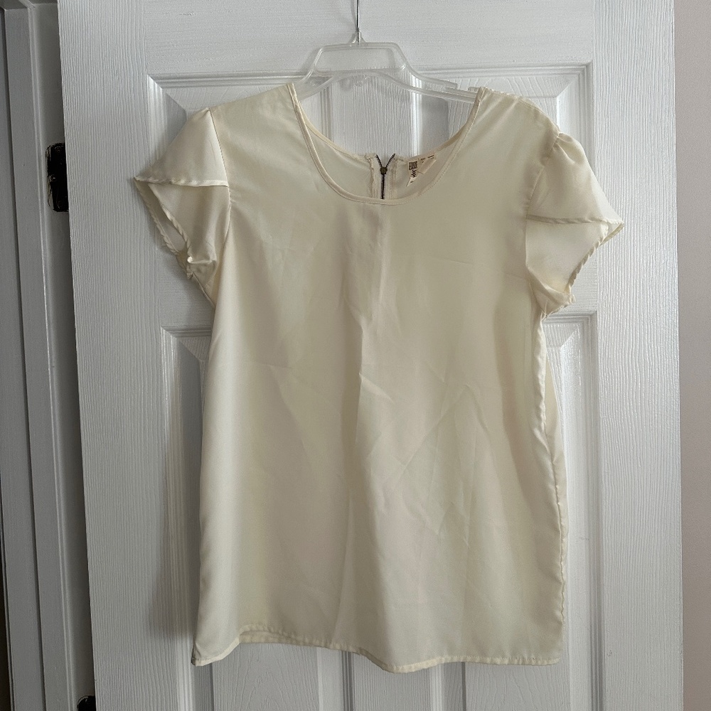 Women's Flowy Blouse Flutter Sleeves Size L Cream